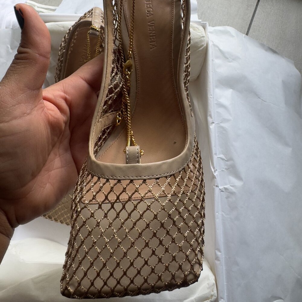 NWT BOTTEGA VENETA BEIGE STRETCH MESH PUMP - Picture 8 of 15